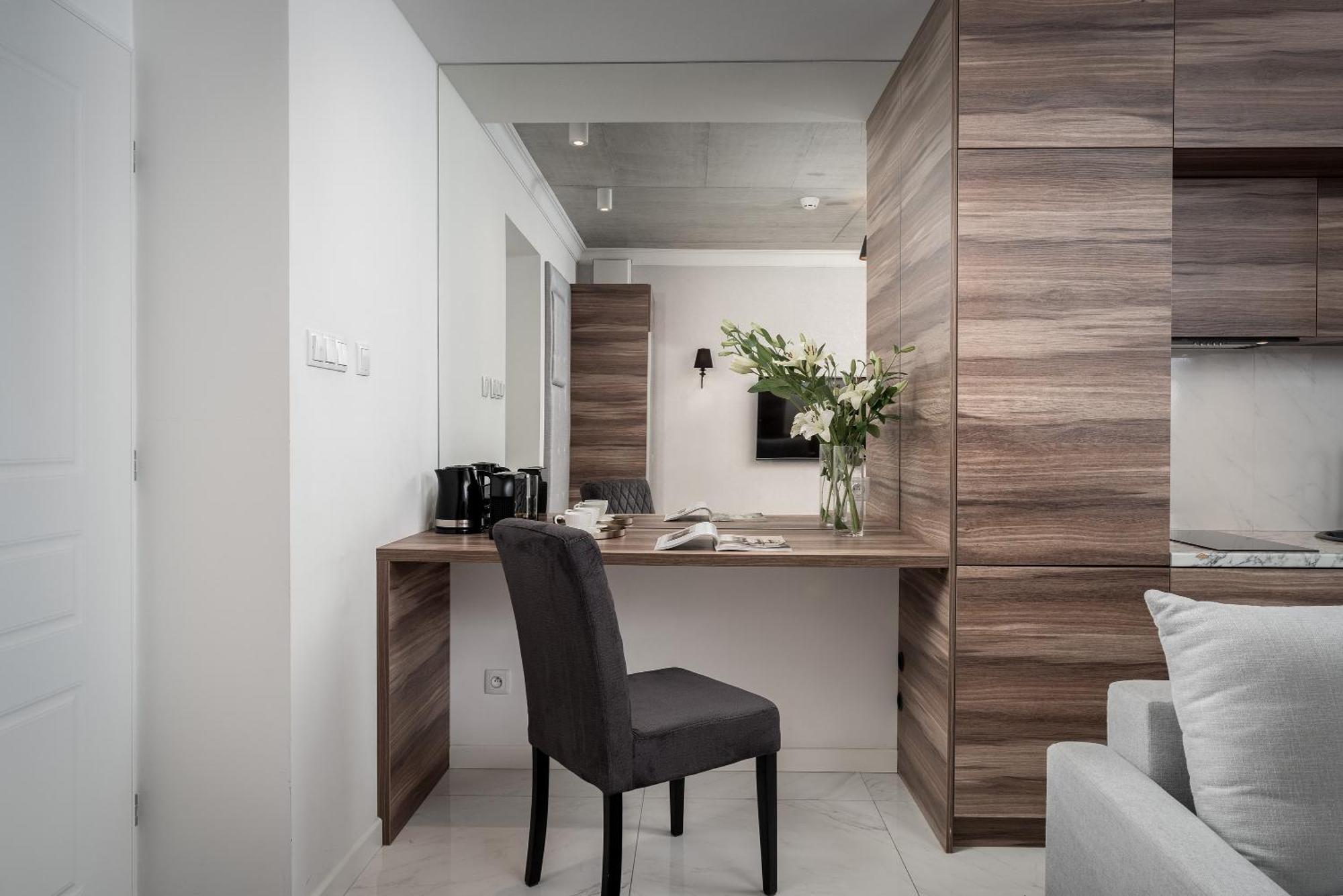 Main Station Apartment *